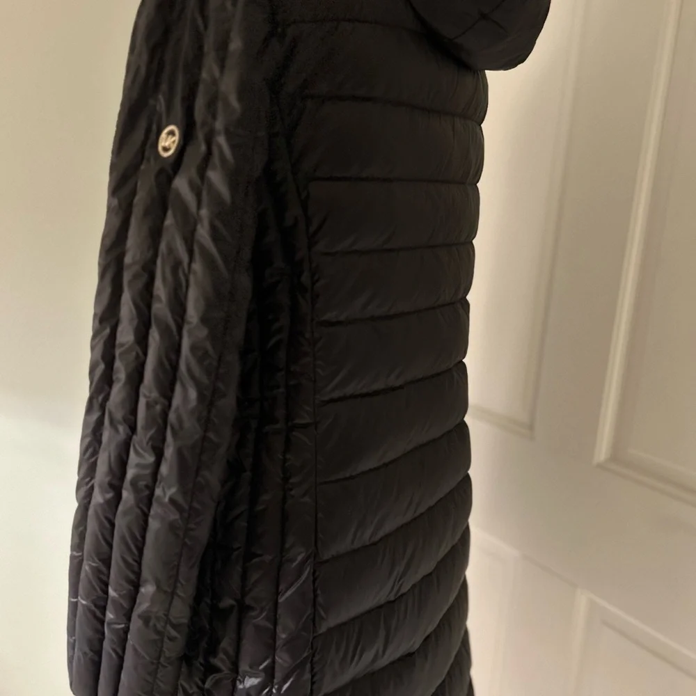BEAUTIFUL & SOFT! Michael Kors Black Packable Hooded Down Jacket S gold hardware - Picture 3 of 11